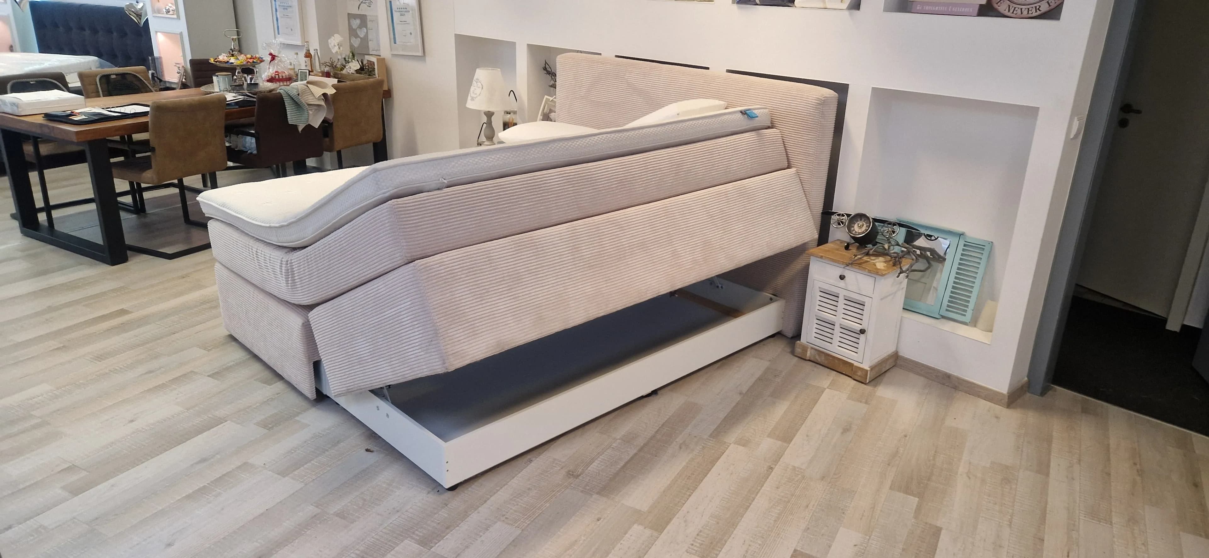 Ausstellungsstück Boxspringbett 180x200 cm – Cord Beige – mit Bettkasten – HG 4 & HG 5