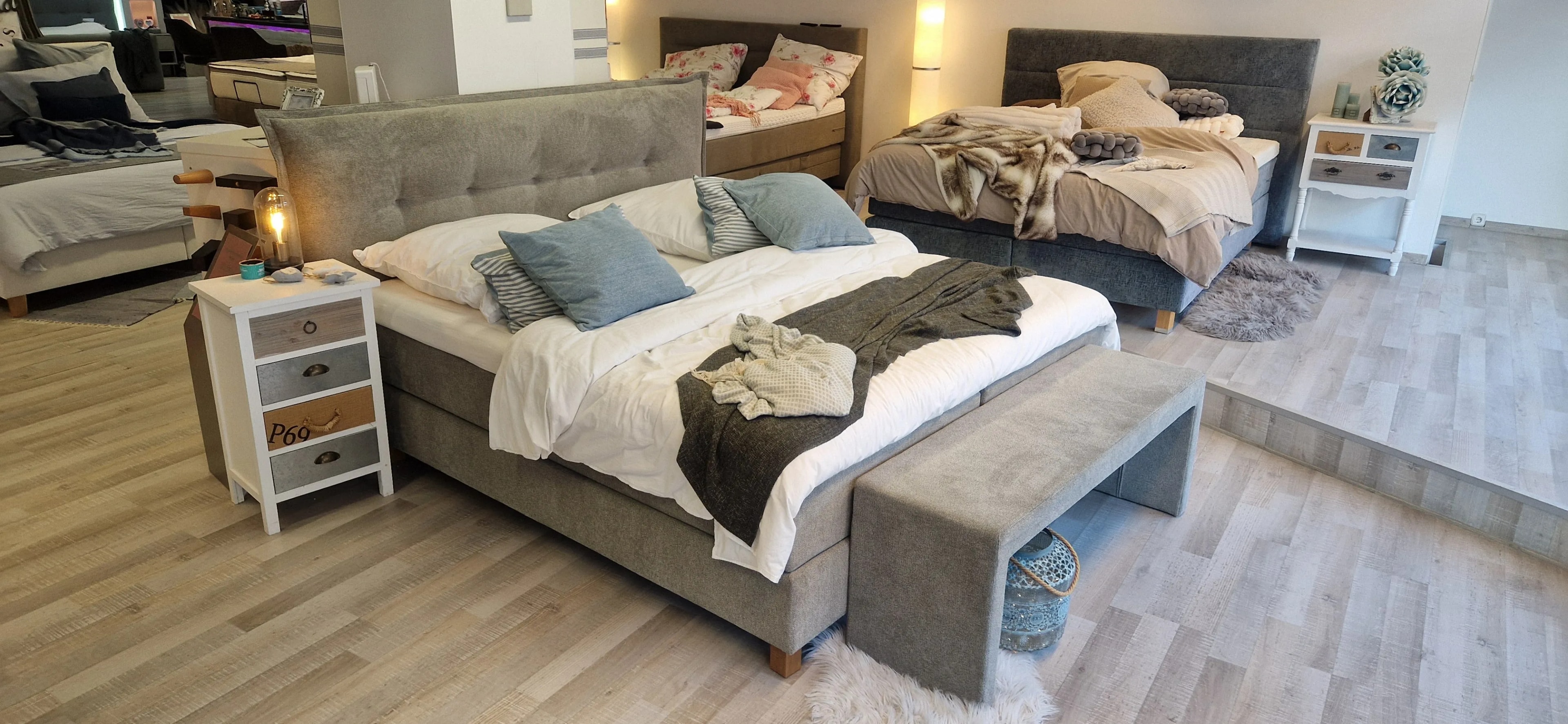 Boxspringbett Rousseau 180x200 cm – mit Bettbank – Stoff Grün – Ausstellungsstück