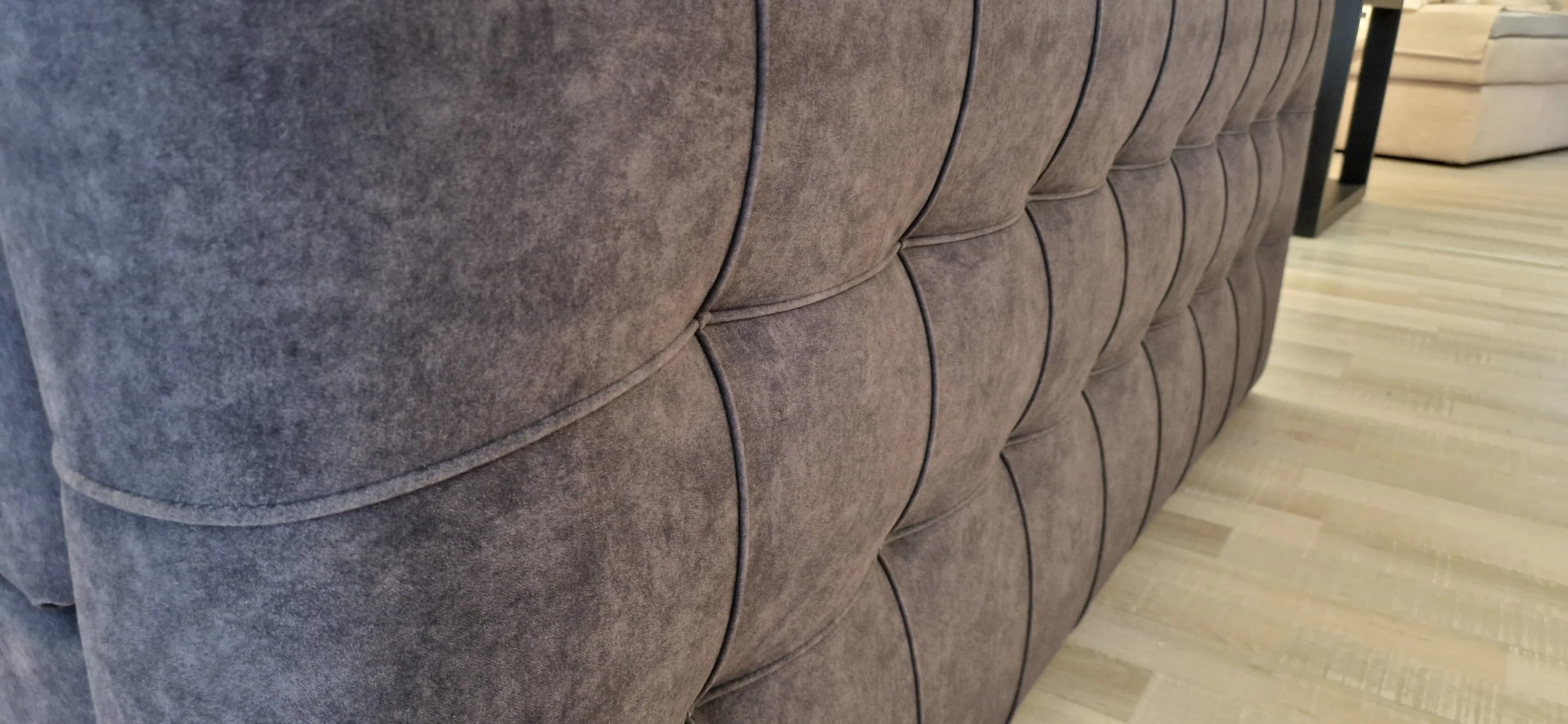 Boxspringbett Matisse 180x200 cm – Samt Schwarz – mit Nachtkonsolen – Ausstellungsstück