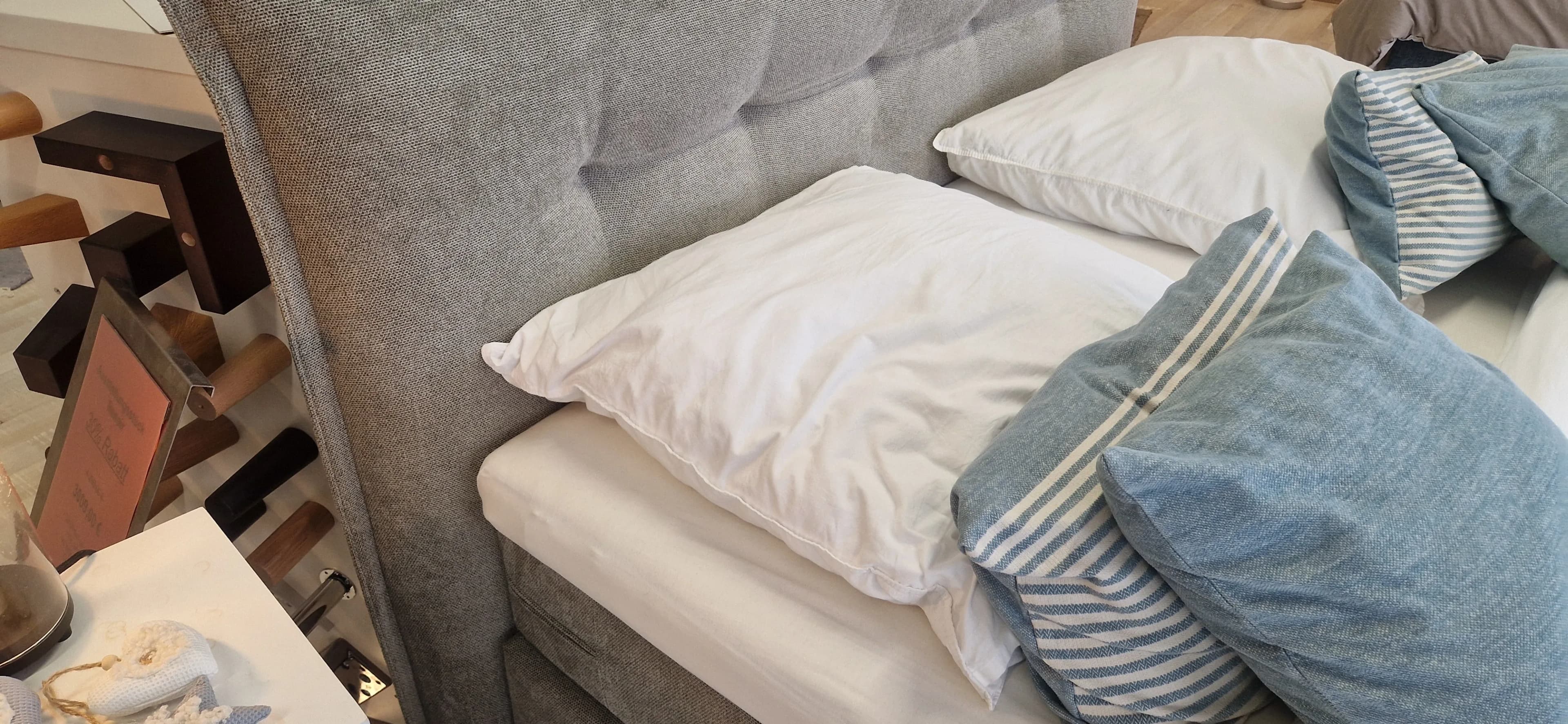 Boxspringbett Rousseau 180x200 cm – mit Bettbank – Stoff Grün – Ausstellungsstück