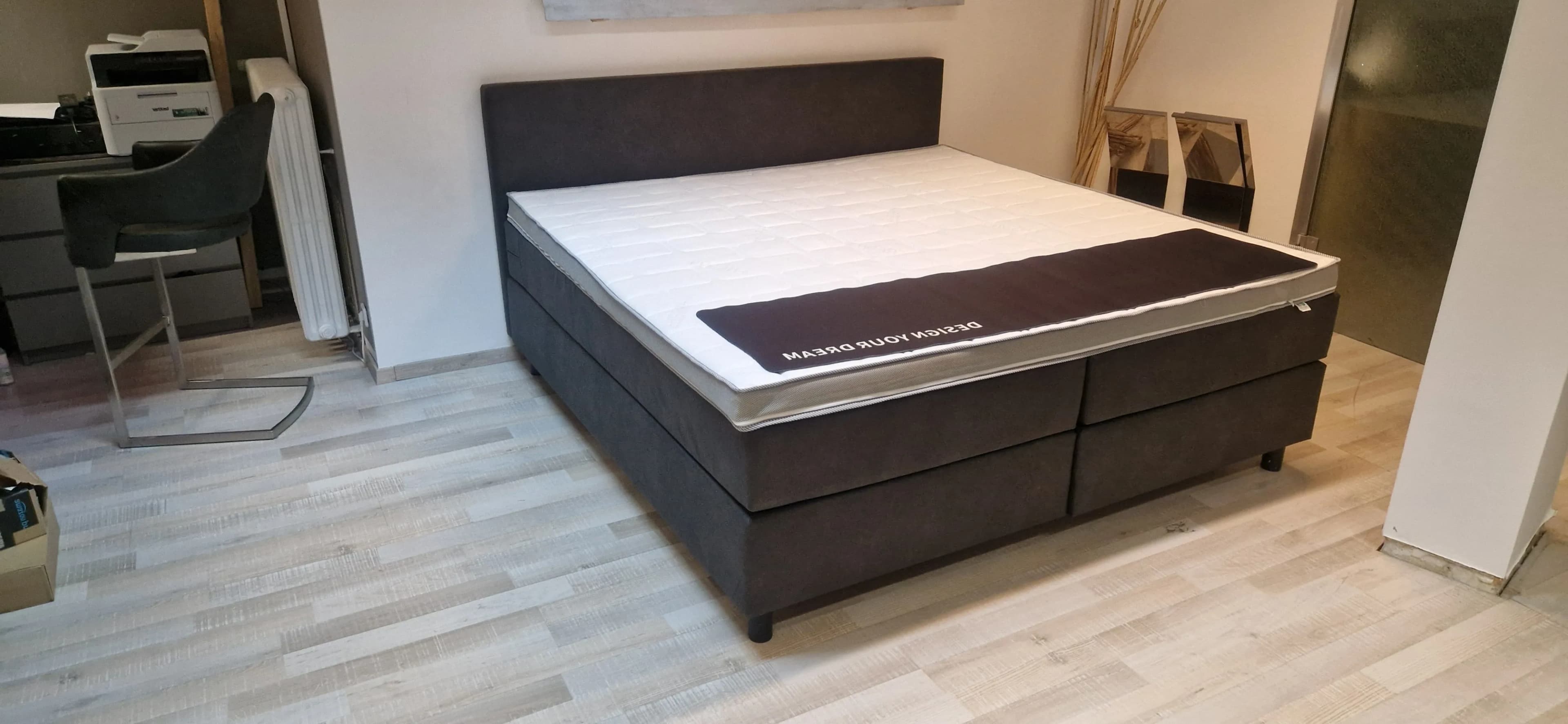 Boxspringbett Flamingo 200x200 cm – weiches Kunstleder Schwarz – Ausstellungsstück