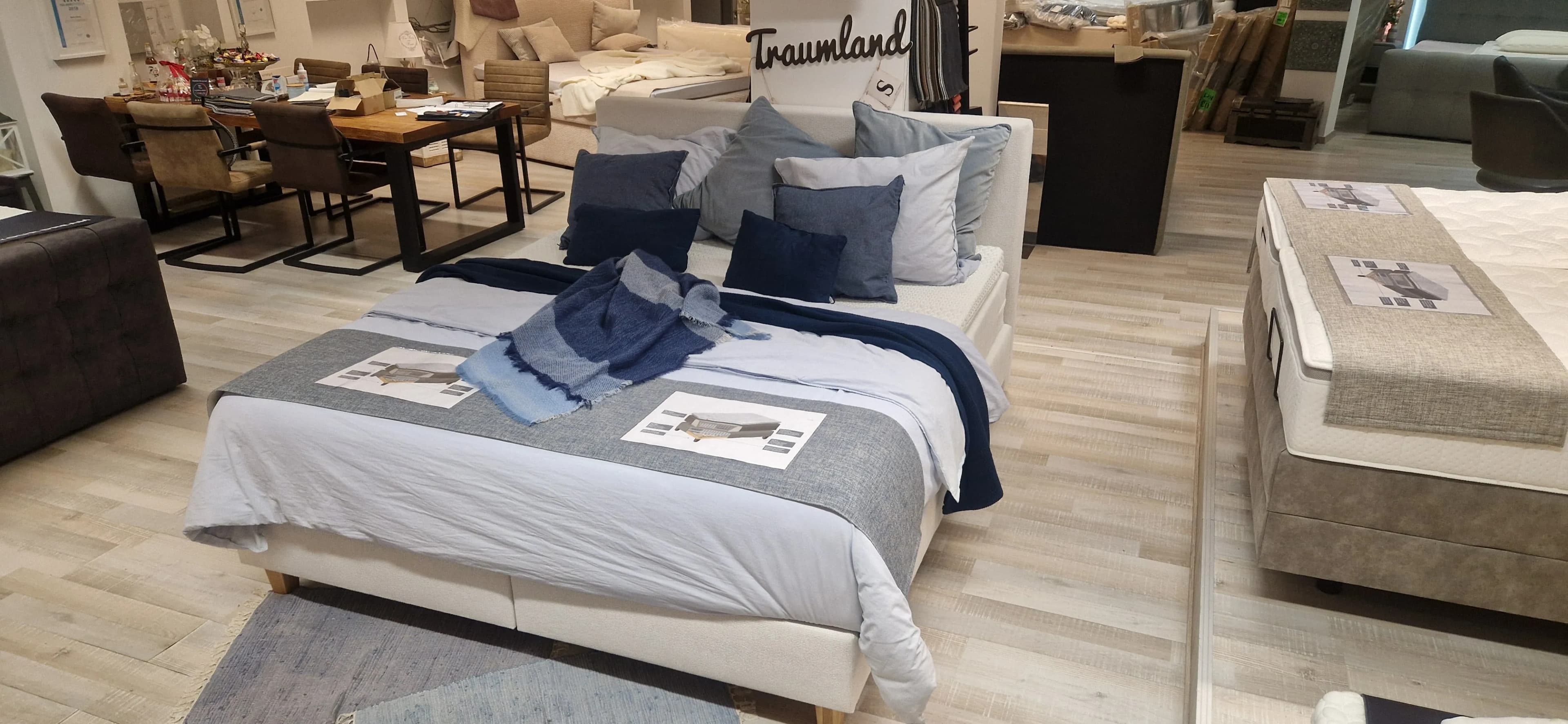 Boxspringbett 180x210 cm – Stoff Beige – weich – mit Gel Topper – Ausstellungsstück