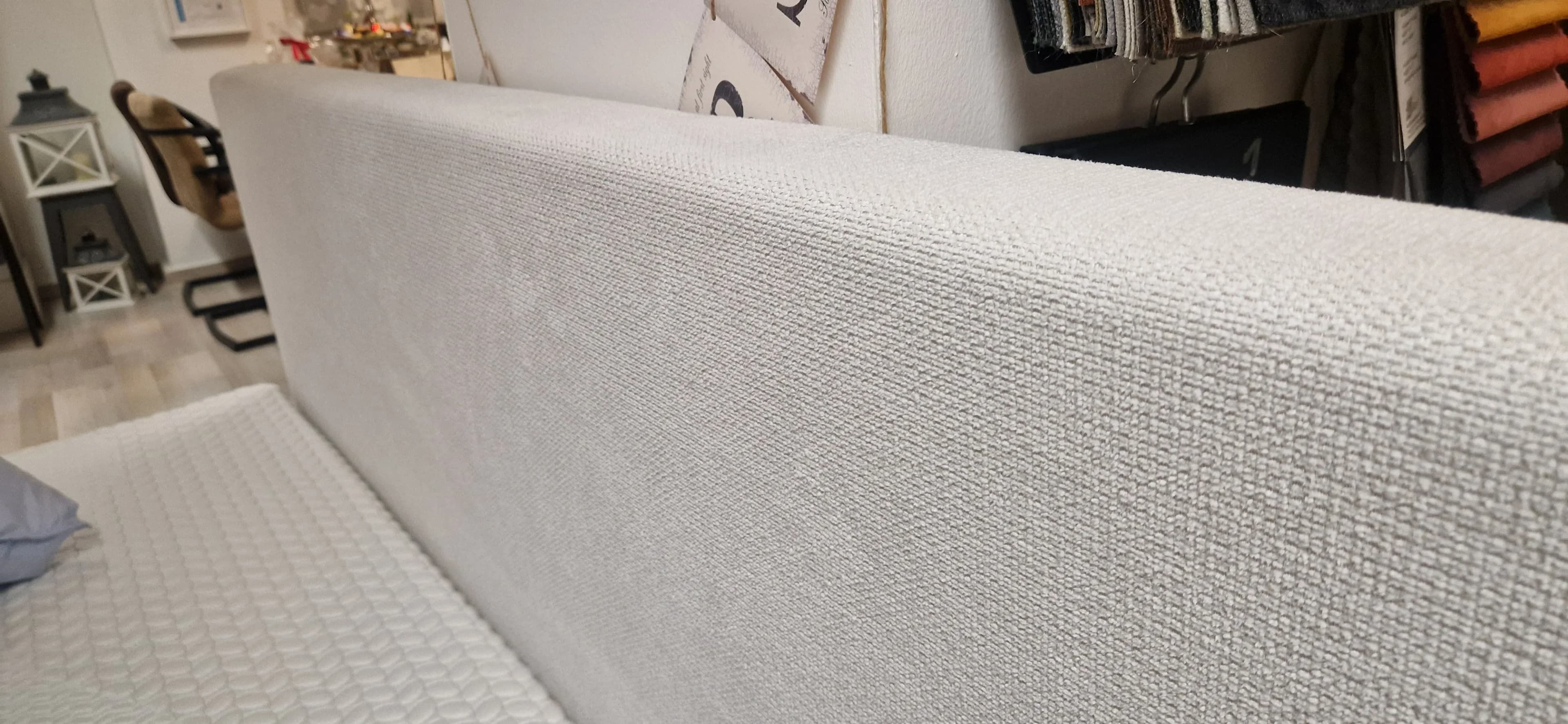 Boxspringbett 180x210 cm – Stoff Beige – weich – mit Gel Topper – Ausstellungsstück