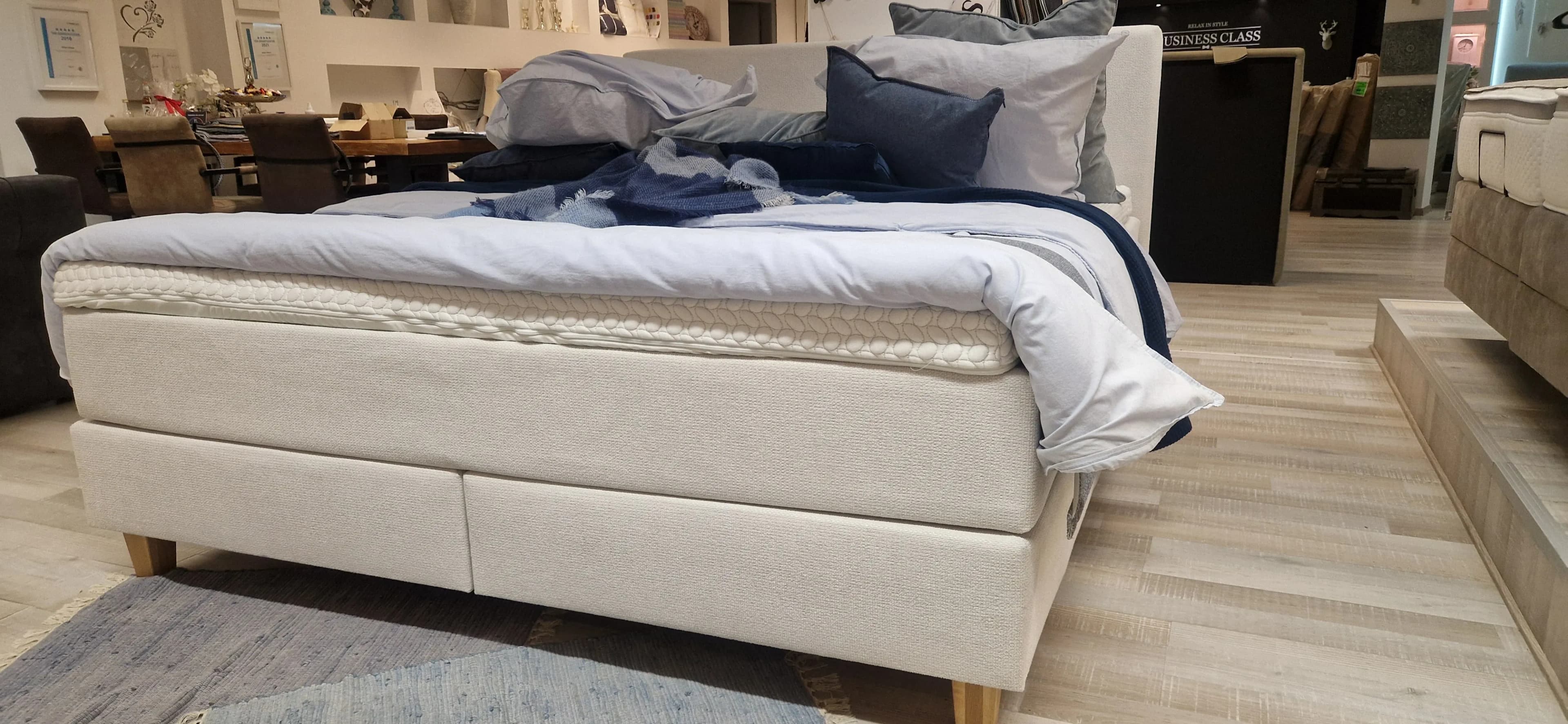 Boxspringbett 180x210 cm – Stoff Beige – weich – mit Gel Topper – Ausstellungsstück