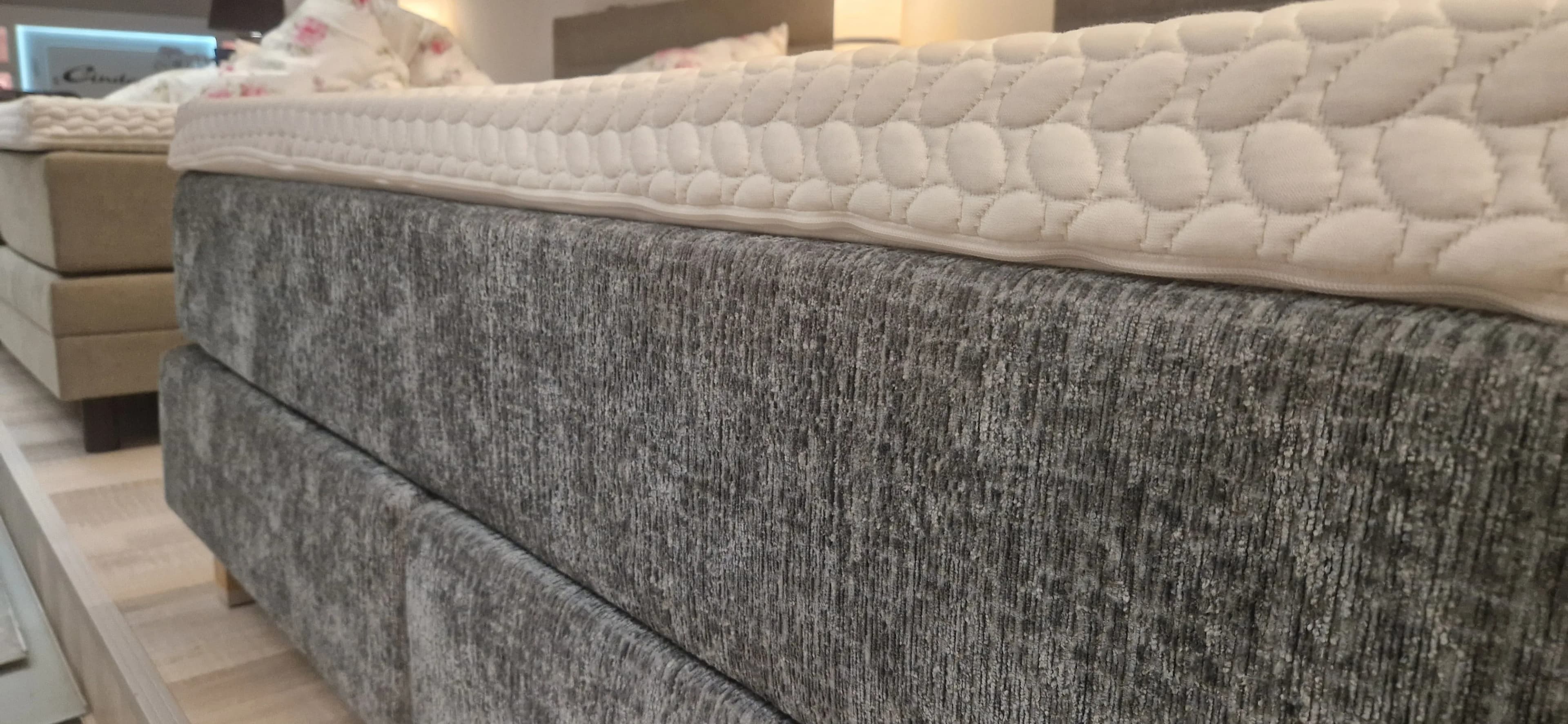 Ausstellungsstück Boxspringbett "Picasso" 180x200 – Kunstwerk